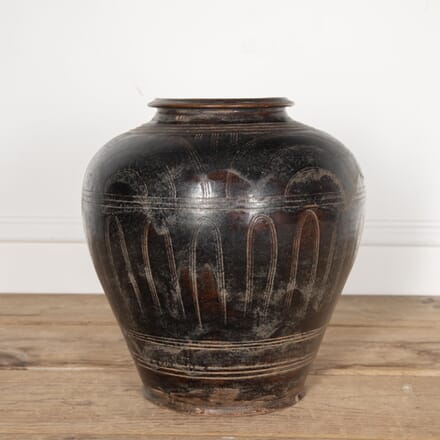 16th Century Burmese Stoneware Jar DA0430170