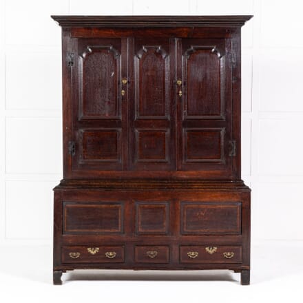 18th Century English Oak Cabinet on Chest CU0633993