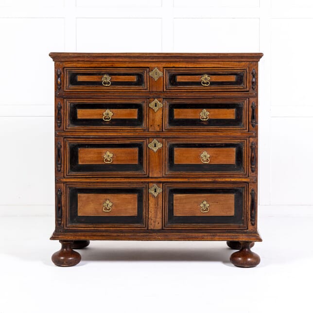 Early 18th Century English Walnut Chest of Drawers CC0632717