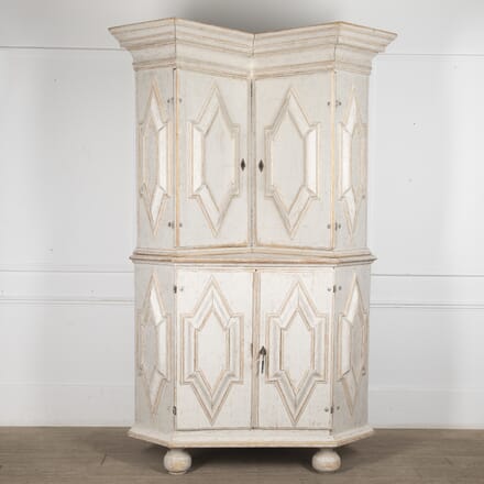 18th Century Baroque Corner Cabinet CU6022926
