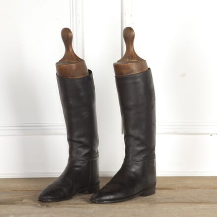 Pair of Black Leather Boots DA7318892