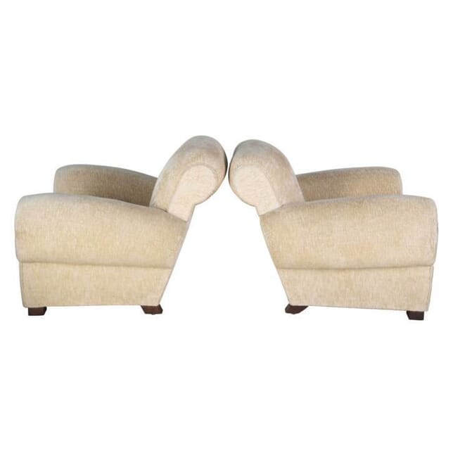 Pair of Large Upholstered Club Chairs CH1556254