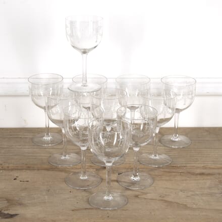 Set of 11 Tall French Wine Glasses DA1515240
